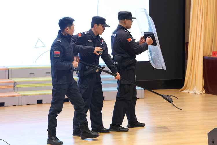 區教育局舉辦全區教育系統保安人員業務知識與技能培訓，筑牢校園安全防線